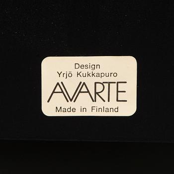 YRJÖ KUKKAPURO, nojatuolipari ja sohvapöytä, "Experiment", Avarte 1980-luku.