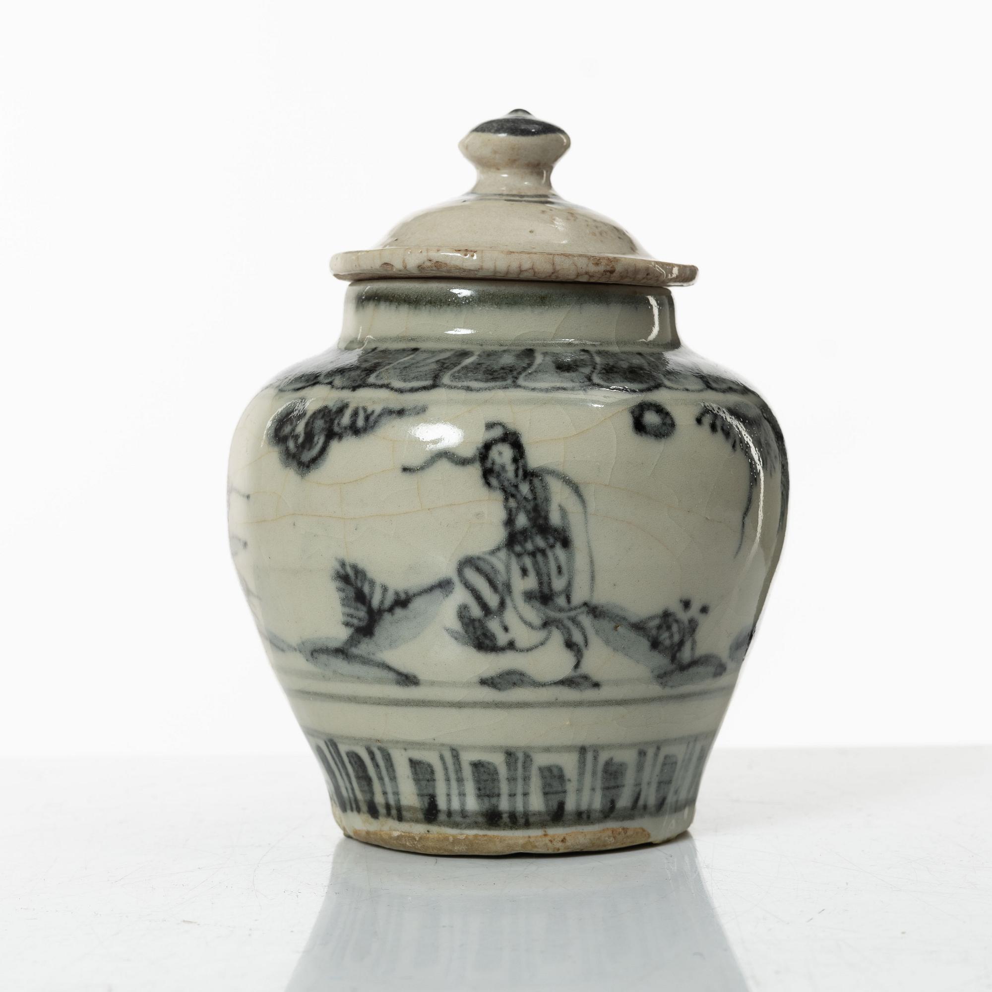 A Chinese blue and white porcelain jar with cover, Ming dynasty (1368-1644).
