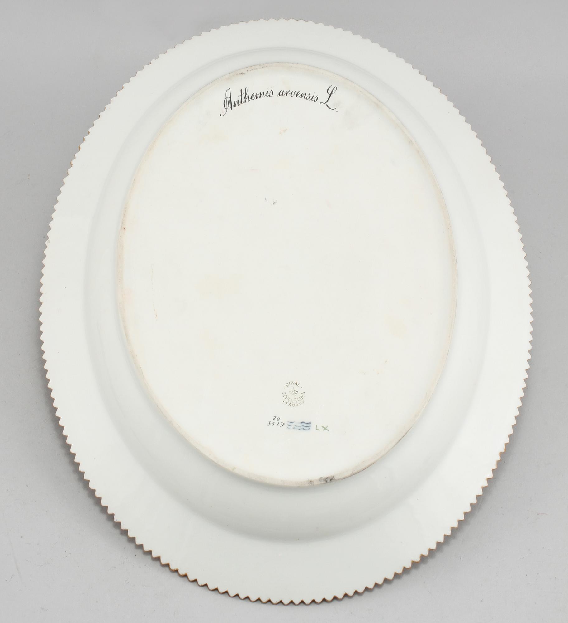 STEKFAT, porslin, "Flora Danica", Royal Copenhagen, Danmark, 1900-tal.