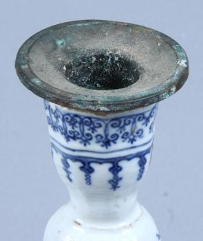 LJUSSTAKE, porslin, Kina, 1700-tal.