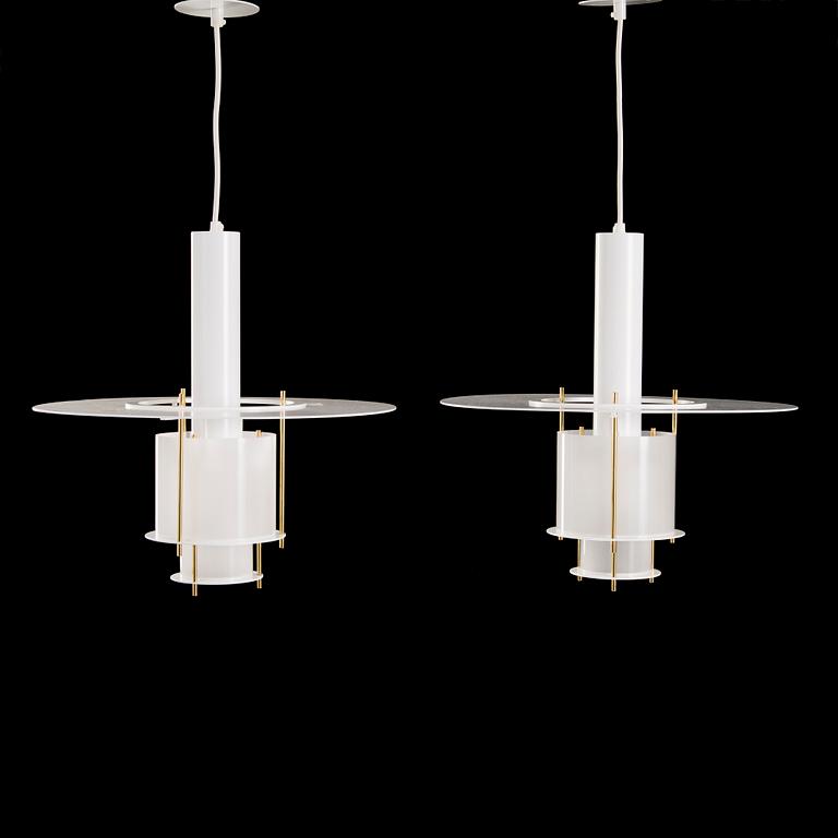 A pair of 21 st century '1627' pendant lights for KJM- Tuote.