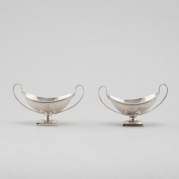 HOLLAND, SON & SLATER, a pair of silver salt cellars, London, 1883.