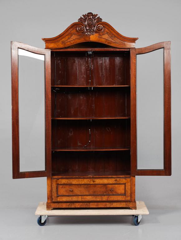 BOKSKÅP, 1800-talets andra hälft.