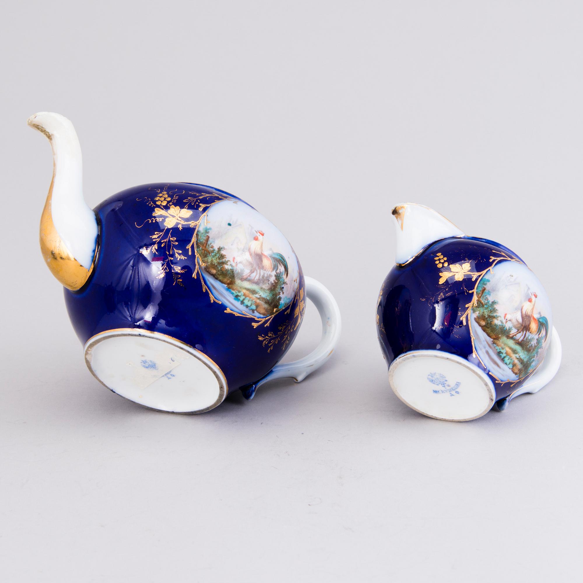 A 10-piece Kuznetsov porcelain tea set, Russia 1892-1917.