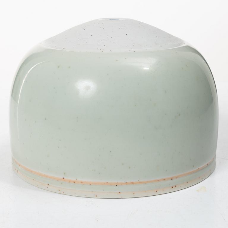 Alev Ebüzziya Siesbye, bowl, numbered 196/500, signed, Royal Copenhagen.