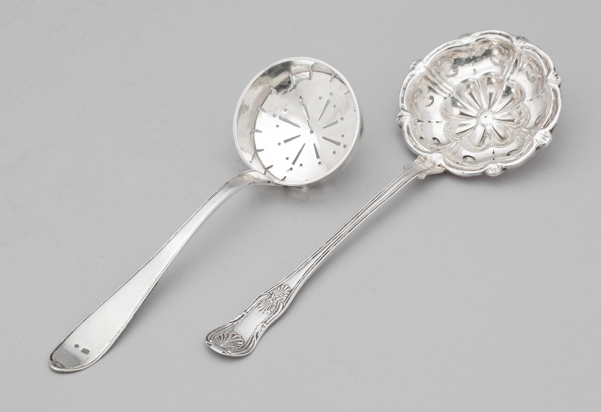 SOCKERSTRÖARE, 2 st. Silver, Sverige. 1800-talets andra hälft. Totalvikt 124.