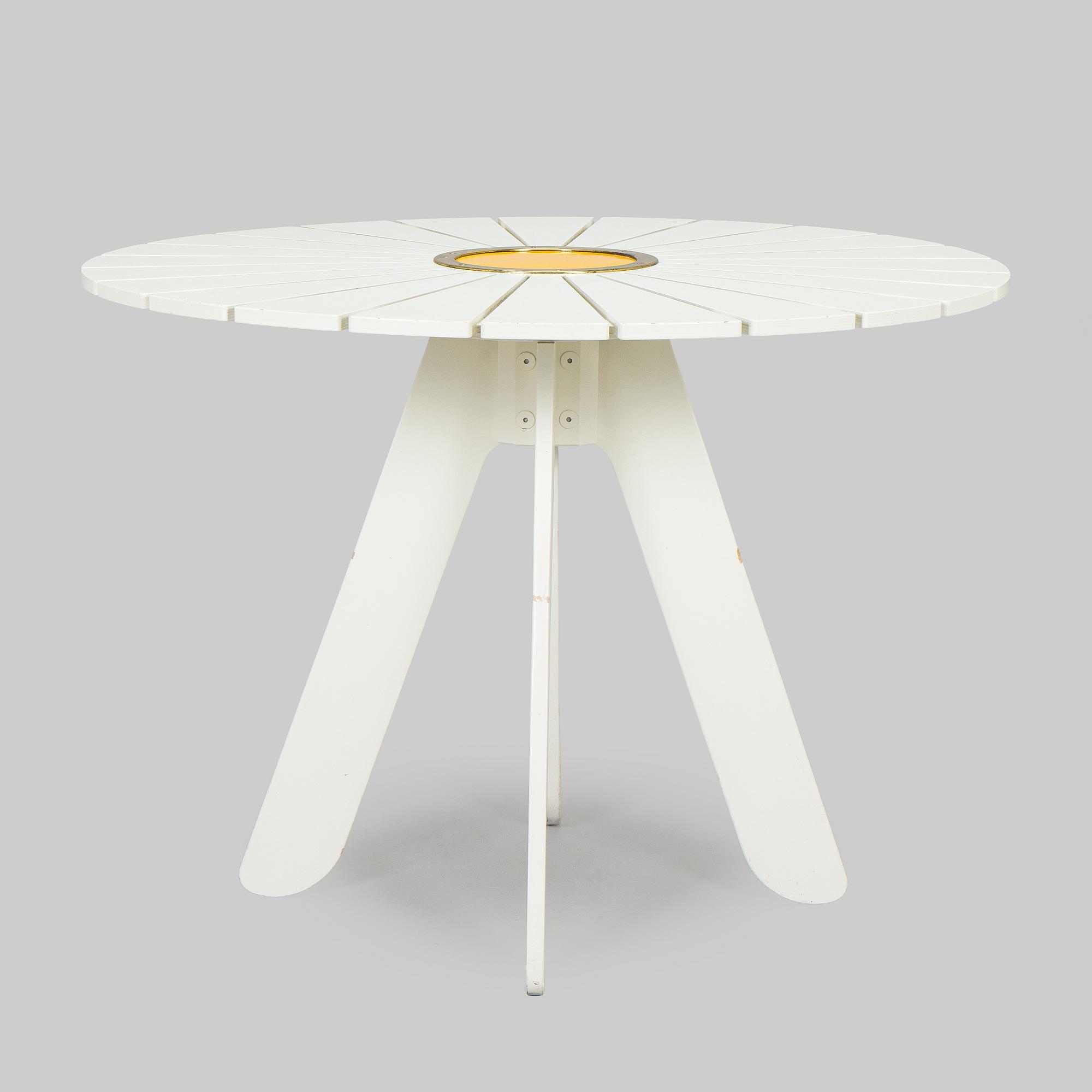 Alvar & Aino Aalto, trädgårdsmöblemang, 5 delar, "Aurinko"-serien, Artek 2000-tal.
