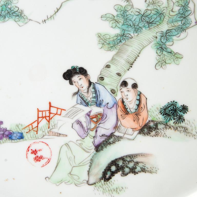 A set of two Chinese porcelain trays decorated with elegant ladies and children, 20th century.