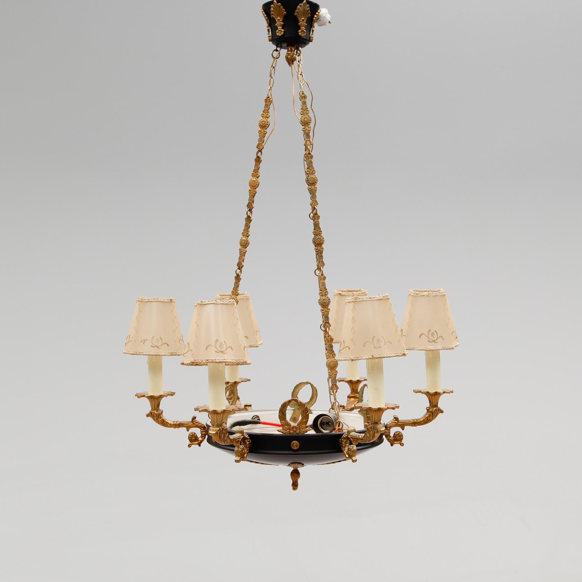 TAKAMPEL, empirestil, 1900-talets första hälft. Höjd ca 80 cm.