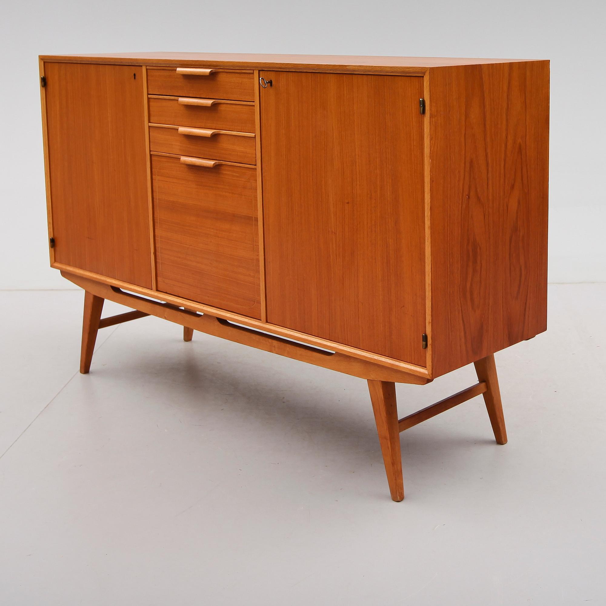 SIDEBOARD, 1900-talets andra hälft.