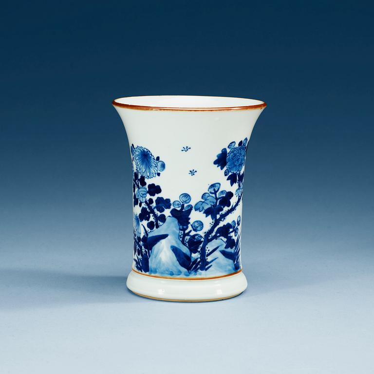 A blue and white brush pot, Qing dynasty, Kangxi (1662-1722).