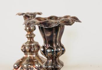 LJUSSTAKAR, ett par, silver, rokokostil, Hallberg, 1941.