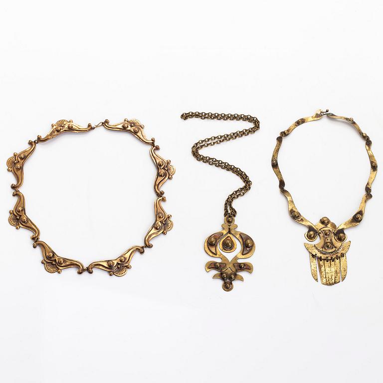 Seppo Tamminen, halssmycken, 3 st, brons,