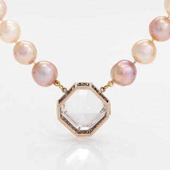 A cultured freshwater pearl necklace, 9K gold, pendant with an faceted morganite and diamonds tot ca 0.39ct.