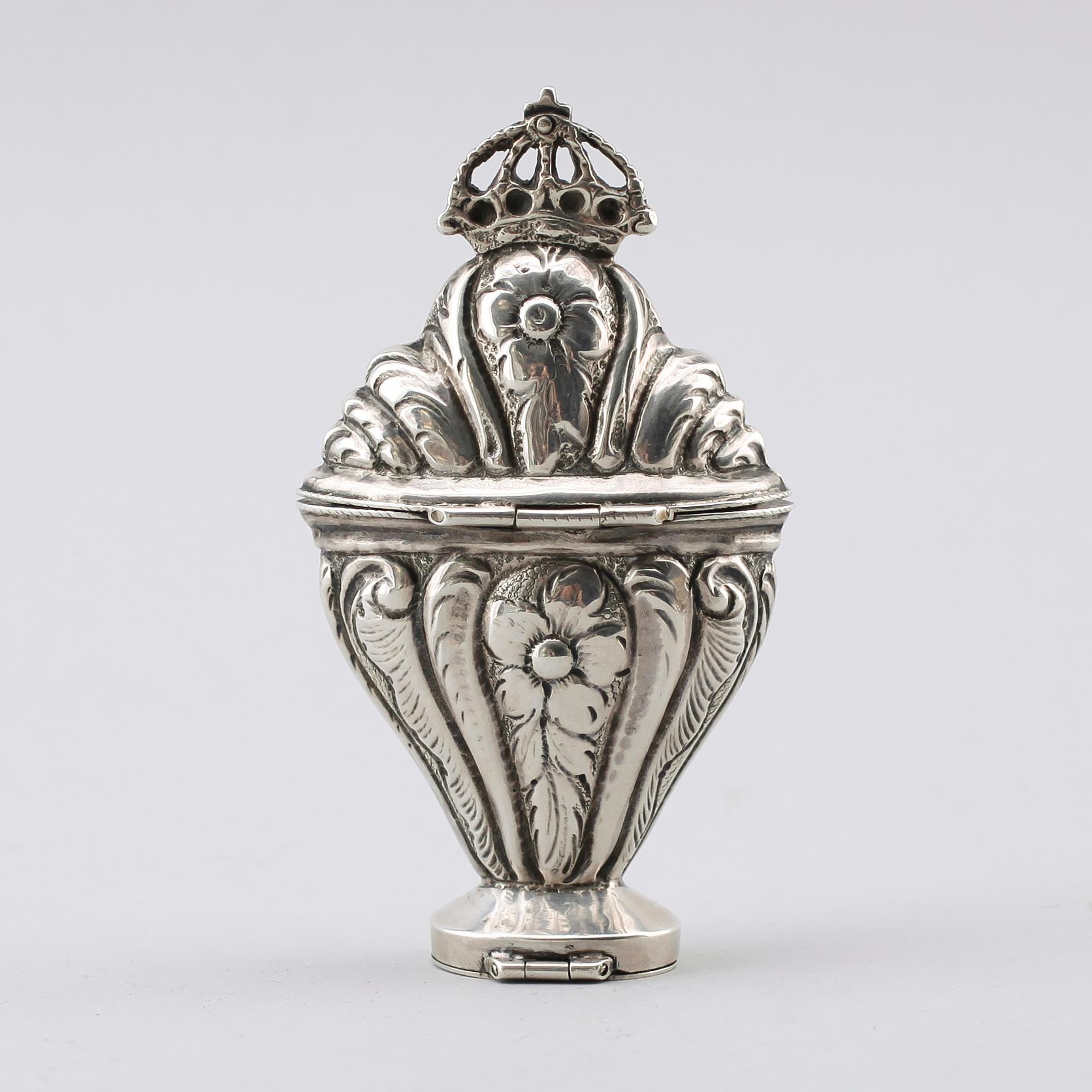 LUKTDOSA, silver, Danmark, 1700-tal. Vikt ca 37 gram.