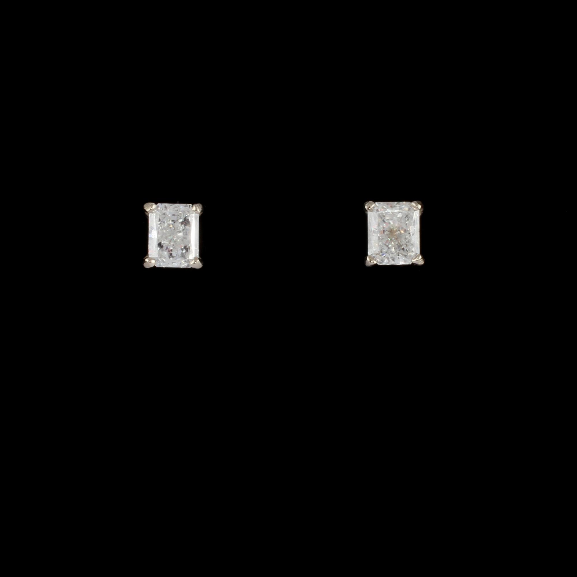 ÖRHÄNGEN, ett par, 14k vitguld med radiantslipade diamanter, ca 0.80 ct. Vikt 0,5 g.