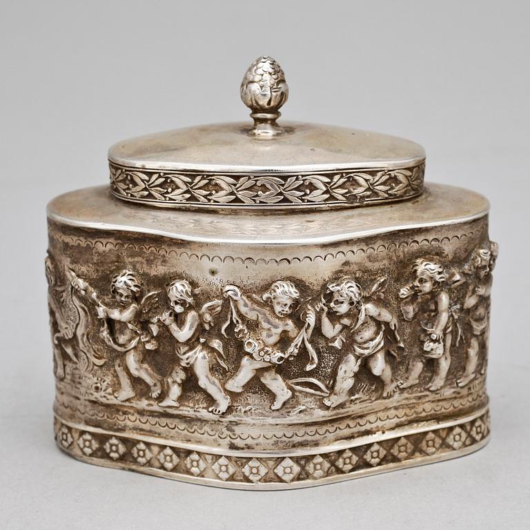 DOSA, silver, Svenska importstämplar, 1900-tal. Vikt 106 g.