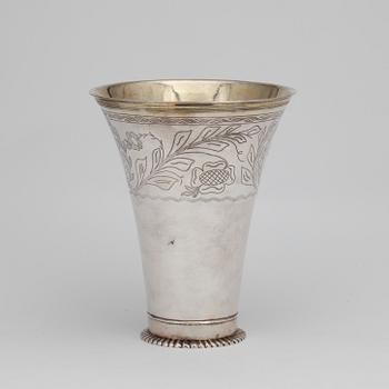 BÄGARE, silver, J Stras Stockholm 1739, överstämplat Anders Gottlieb Herkepeus, Norrtälje 1863, ca 392 g.