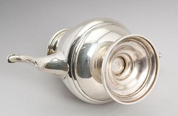 KAFFEKANNA, silver, CG Hallberg, Stockholm 1881. Vikt ca 490 gram.