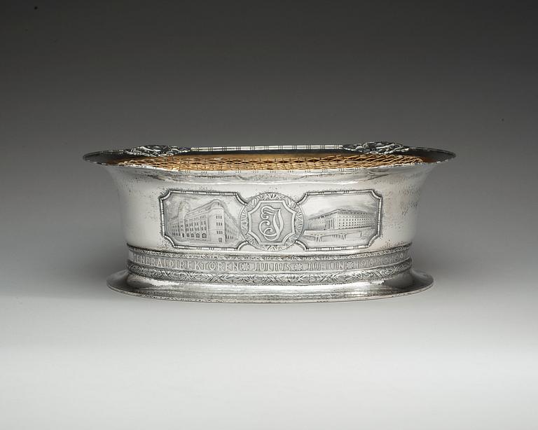 A C.G. Hallberg silver jardinière, Stockholm 1926.