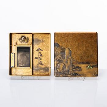 A Japanese lacquer writing box, Suzuribako, Edo perioden, sent 1600-tal/tidigt 1700-tal.