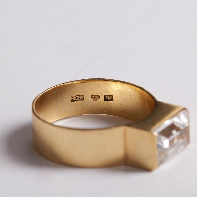 Wiwen Nilsson, A Wiwen Nilsson 18K gold ring with a facet cut rock crystal, Lund Sweden 1964.