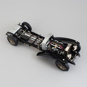 A scale model of a 1932 Rolls Royce Phantom IIBy Pocher.