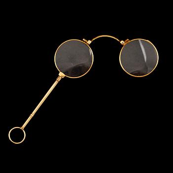 LORGNETTE, 18 k guld, 1900-talets första hälft. Total vikt ca 32 gram.