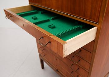 SERVERINGSSKÅP, Danmark, 1900-talets mitt.