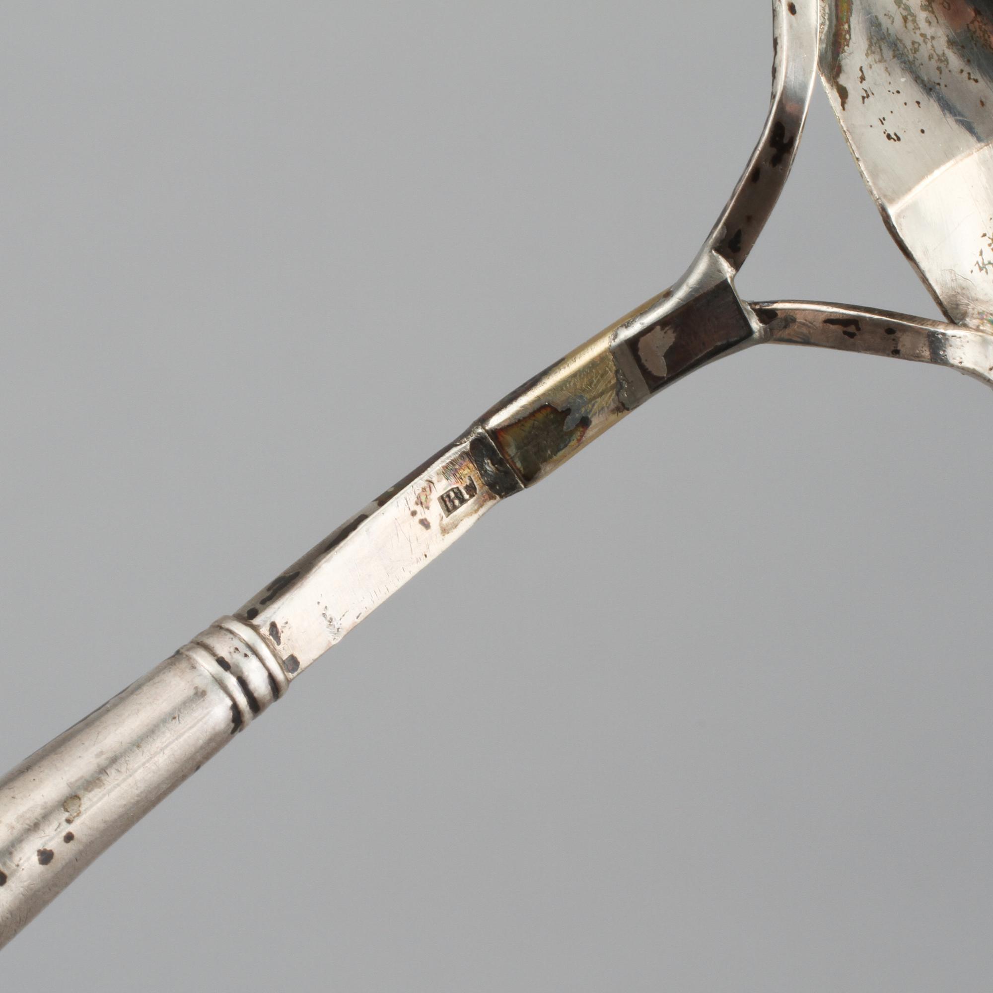 SOPPSLEVAR, 2 st, silver och trä, delvis Nils Hellberg, Norrtälje, 1800-tal.