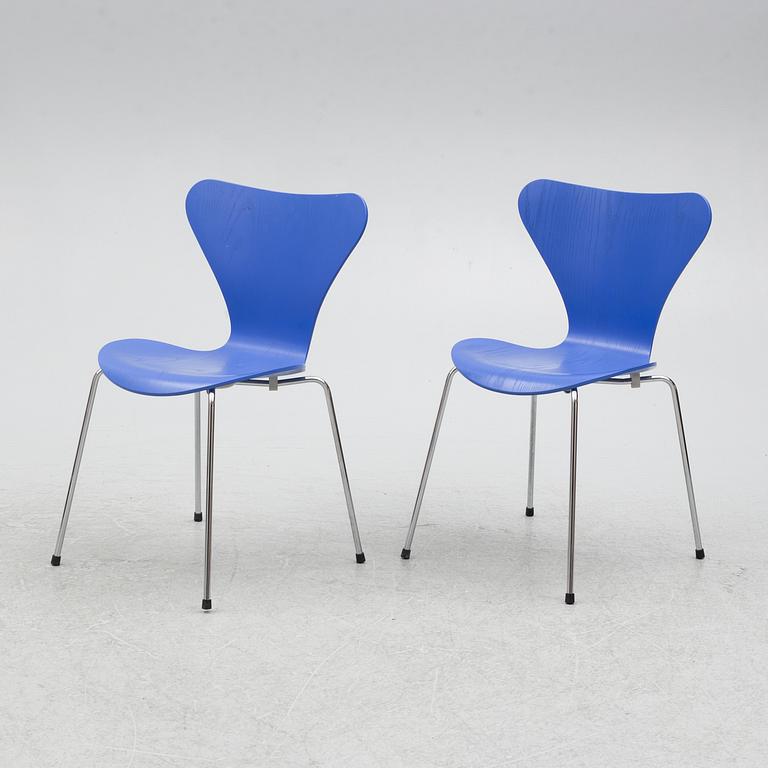 Arne Jacobsen, chairs, a pair, "The Seven", Fritz Hansen, Denmark, 1998.