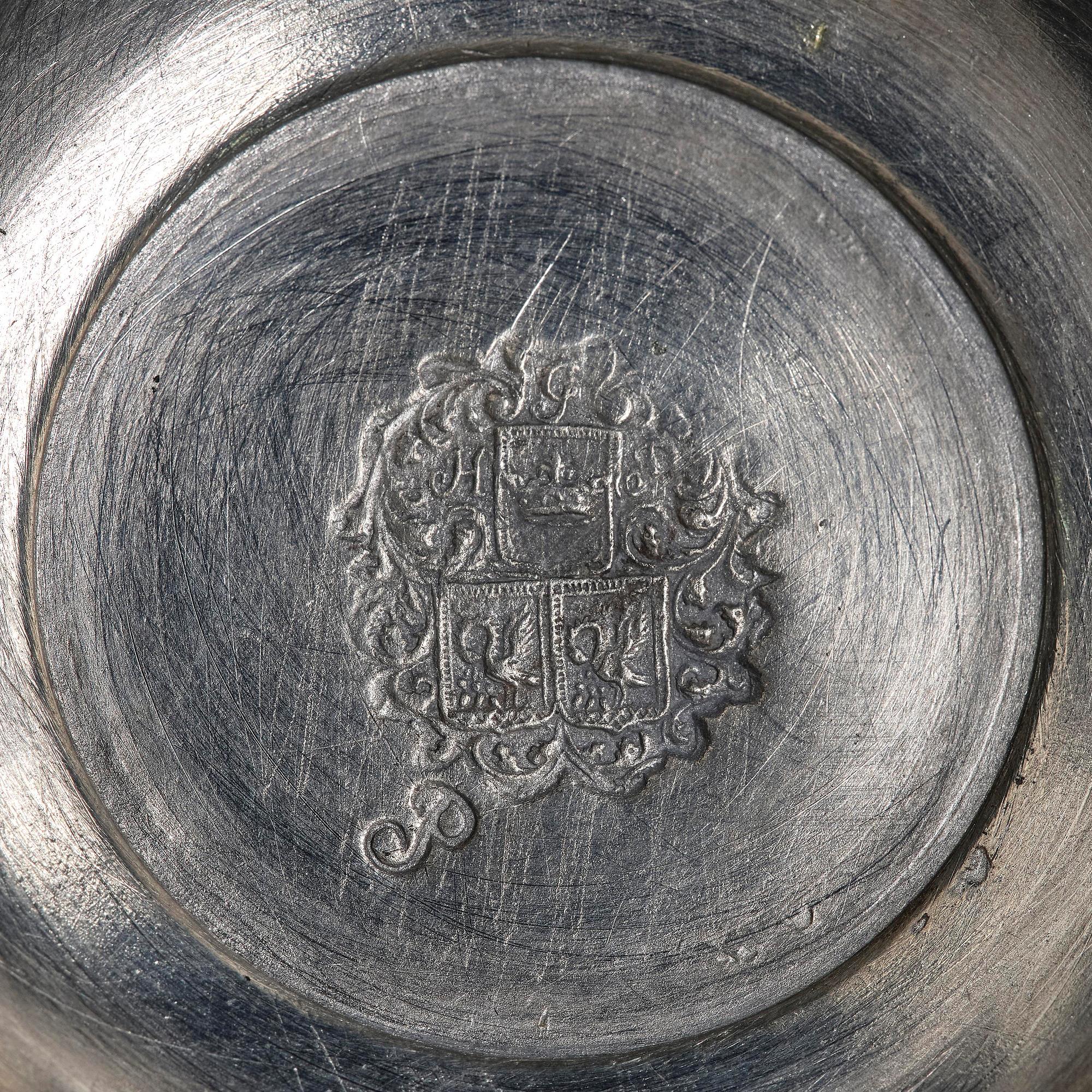 A late baroque pewter butter-box, mark og H. G. Pschorn, Stockholms 1732.