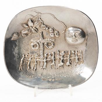 Olle Ohlsson, A silver dish, signed 1978 and numbered 78/350, Silvergillet AB, Malmö 1978.