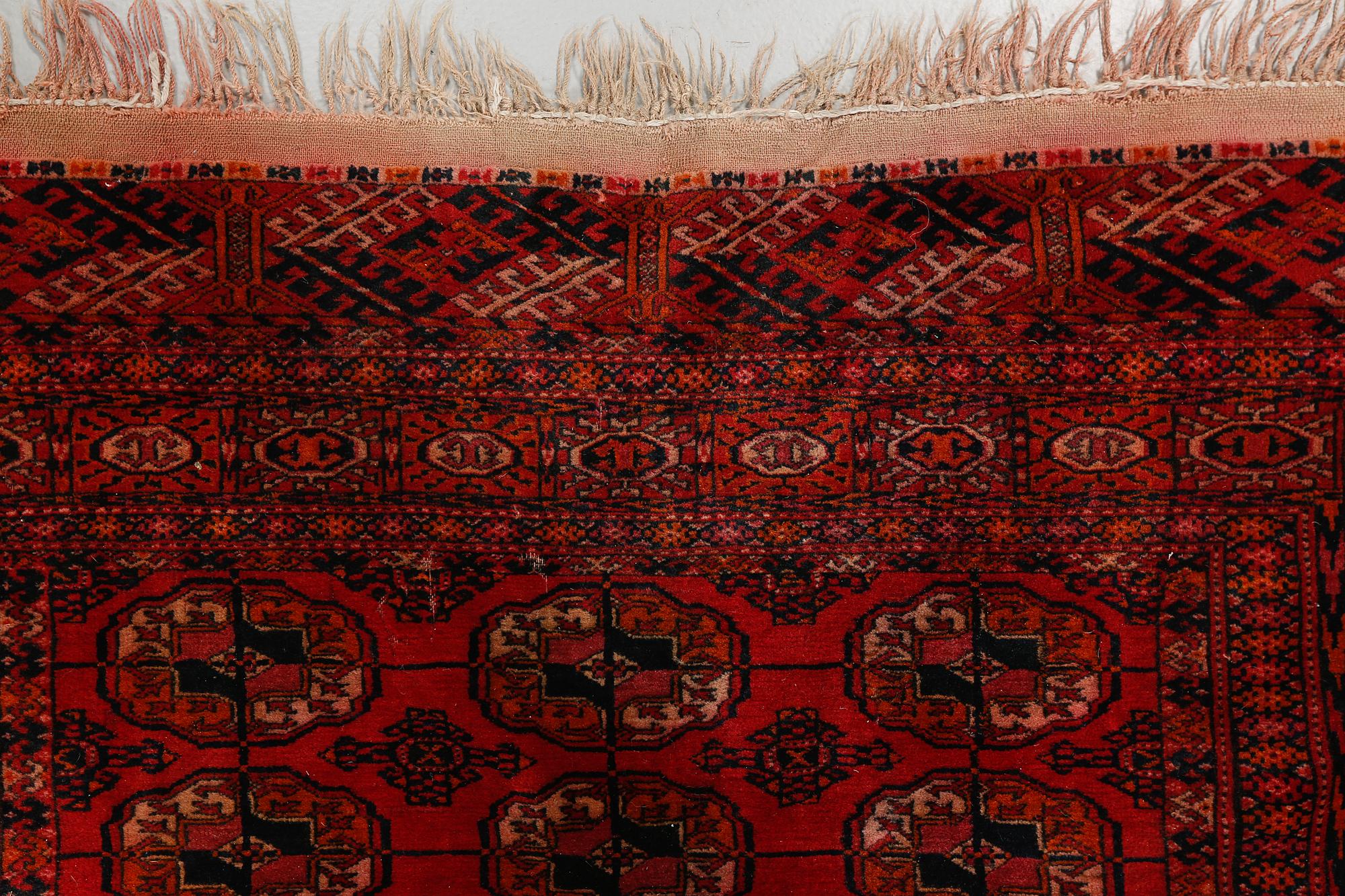 CARPET, Turkmen, Bocchara, semiantik, 185x130 cm.