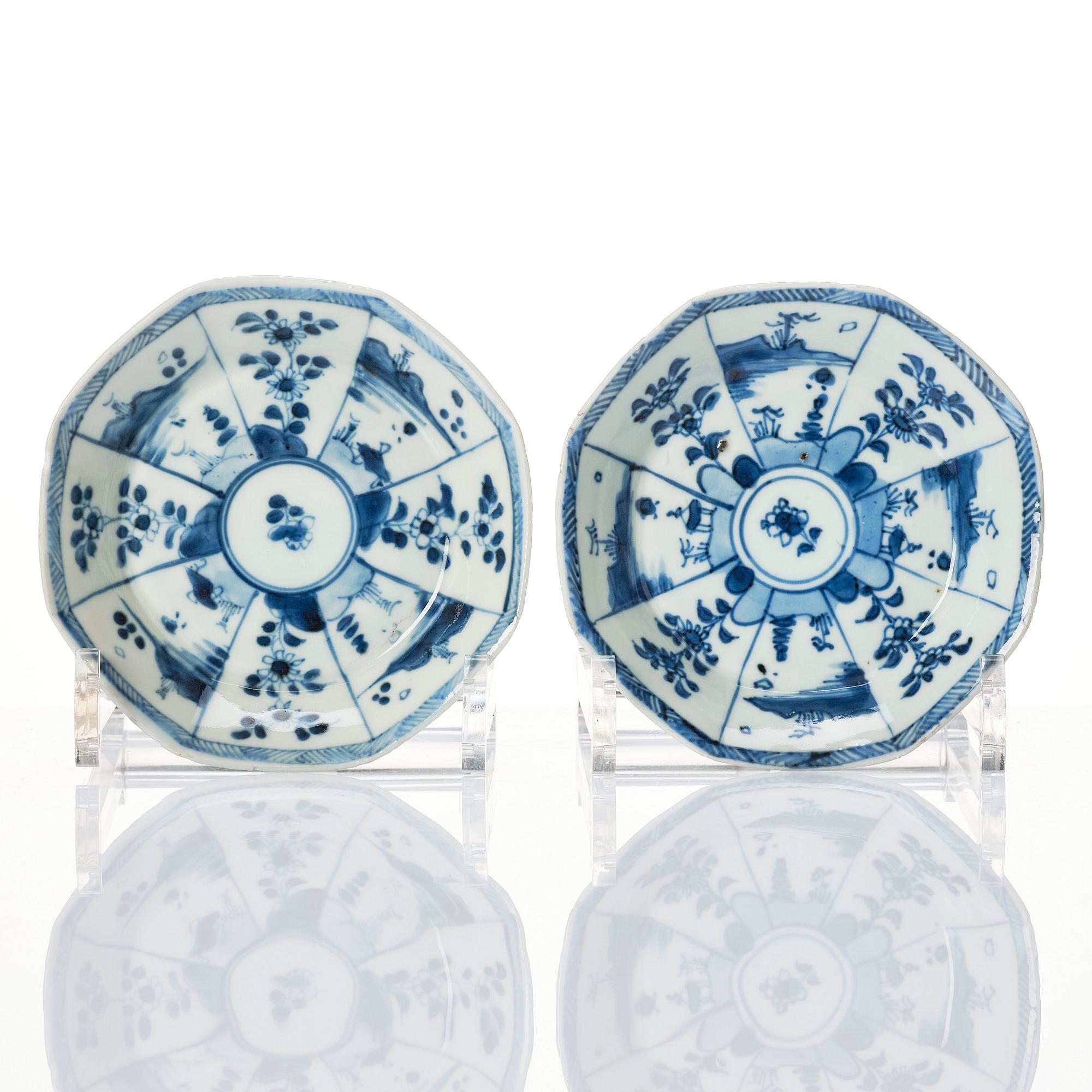 A pair of octagonal blue and white cups with stands, Qing dynasty, Kangxi (1662-1722).