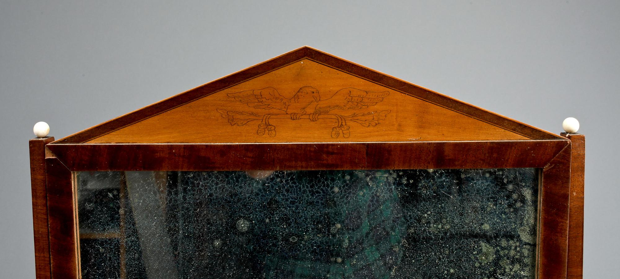 LÅDSPEGEL, empire, 1800-talets första hälft.