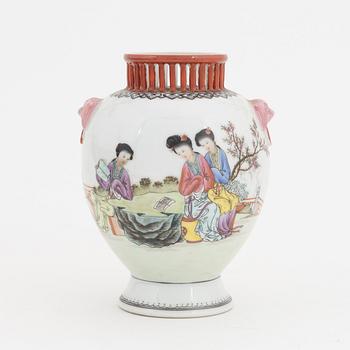 A Chinese Republic vase, 20th Century.