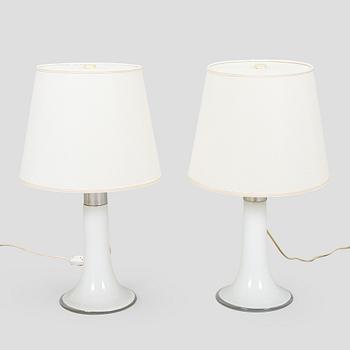 Lisa Johansson-Pape, pöytävalaisimia, 2 kpl, malli 46-017, Stockmann Orno, 1960-luku.