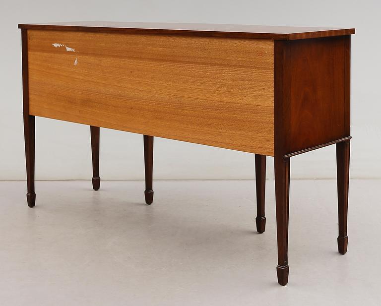 SIDEBOARD, England, 1900-talets andra hälft.
