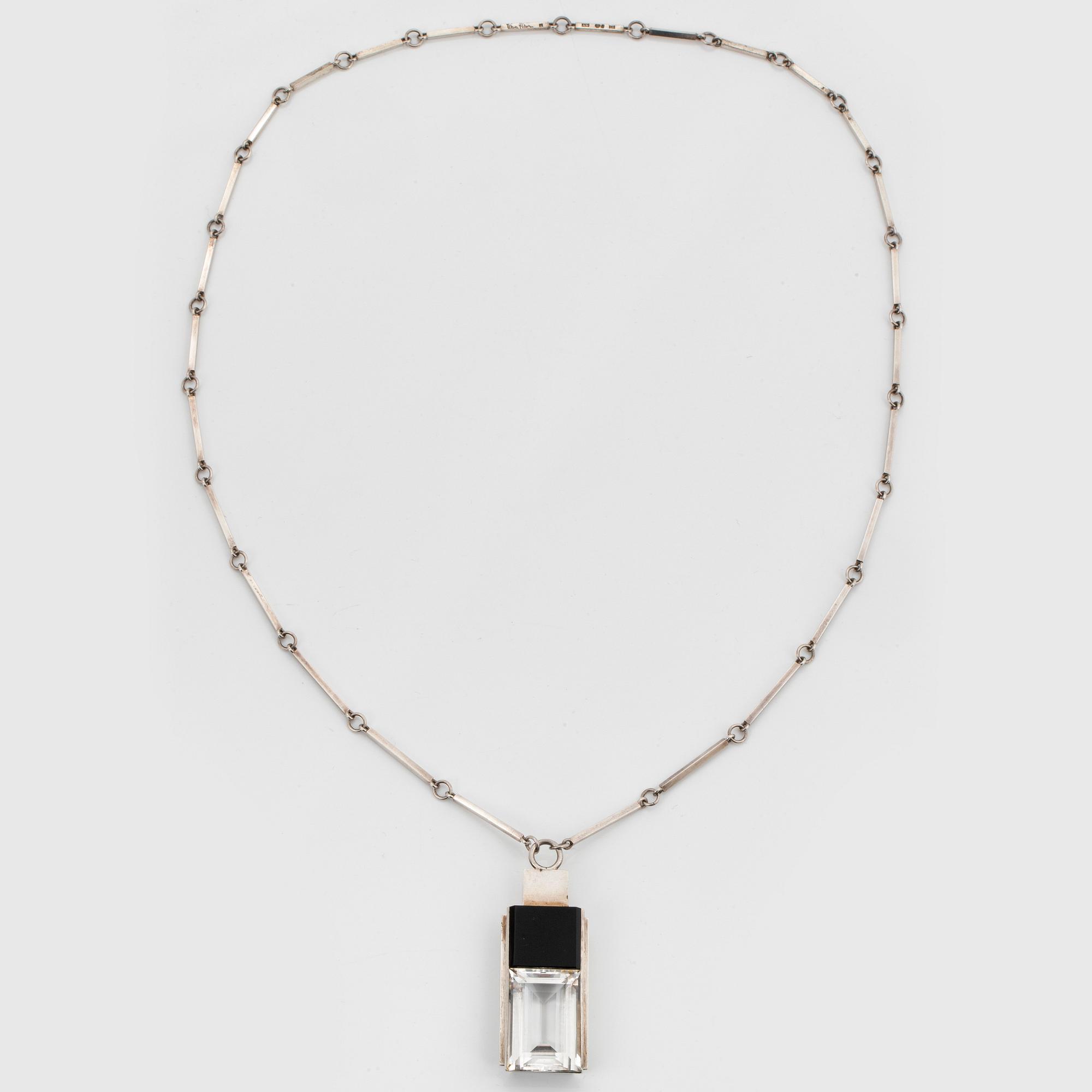 Wiwen Nilsson, hängsmycke, Lund 1937, silver med bergkristall och onyx.