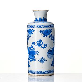 A blue and white bottle flask, Qing dynasty, Kangxi (1662-1722).