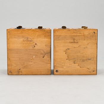 Arkivlådor för kartotek, ett par, Billnäs, 1920-/30-tal.