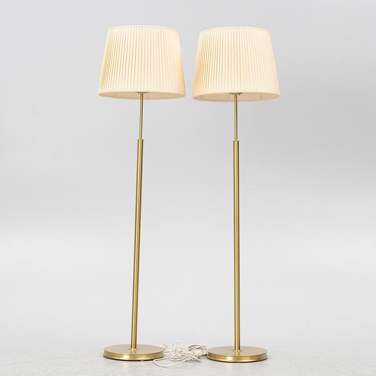 Josef Frank, golvlampor, ett par, modell G2148, Firma Svenskt Tenn.