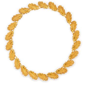 511. An 18K gold Buccellati necklace in the form of leaves.