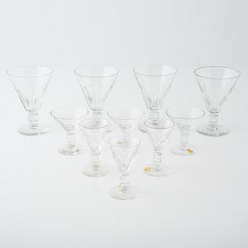 30 pieces of glass from the mid 20th century.