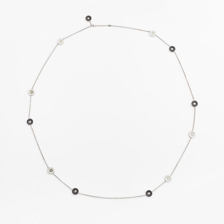 Georg Jensen, collier "Daisy", sterlingsilver med svart och vit emalj.