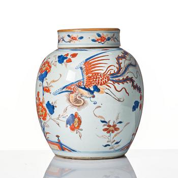 An imari jar with cover, Qing dynasty, Kangxi (1662-1722).