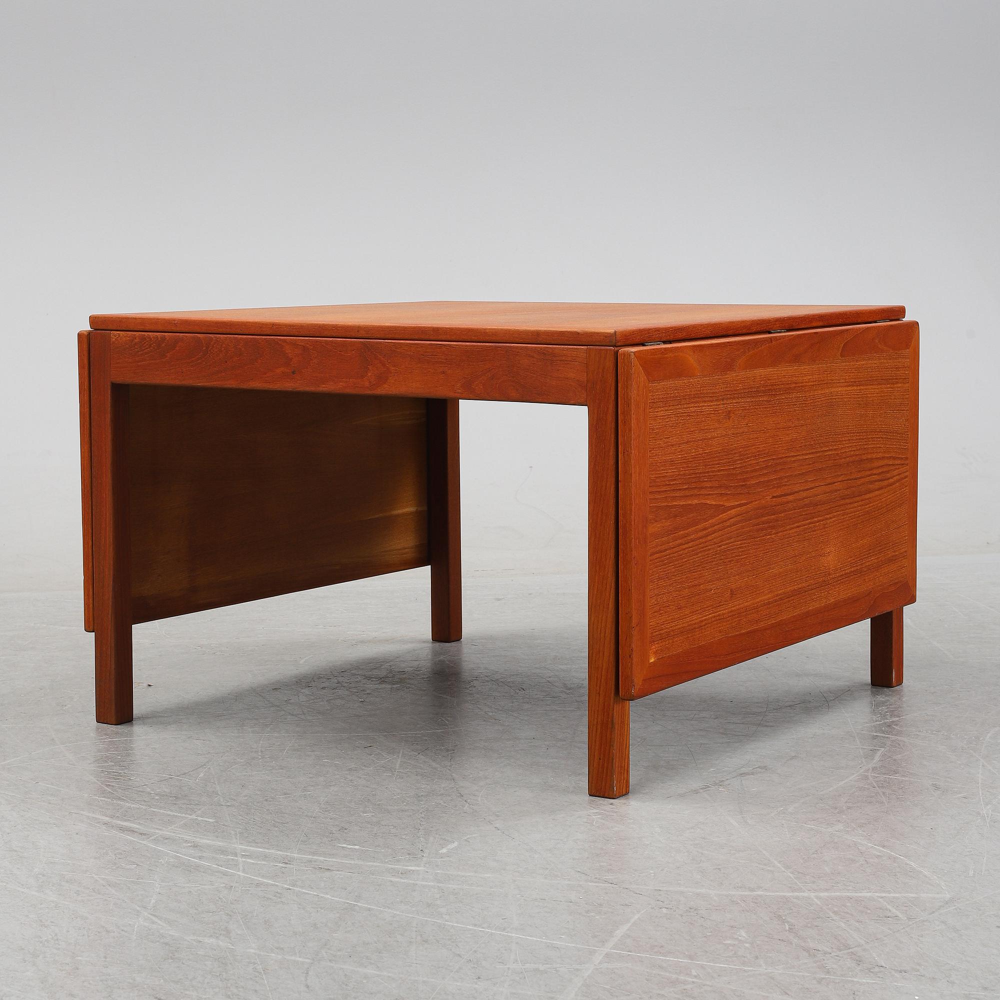 Børge Mogensen, a model 5362 coffee table for Fredericia Stolefabrik, Denmark.