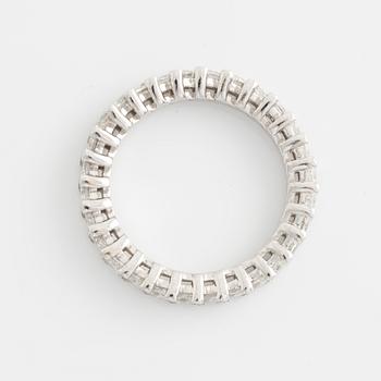 Ring, full eternity ring, white gold with navette-cut diamonds.