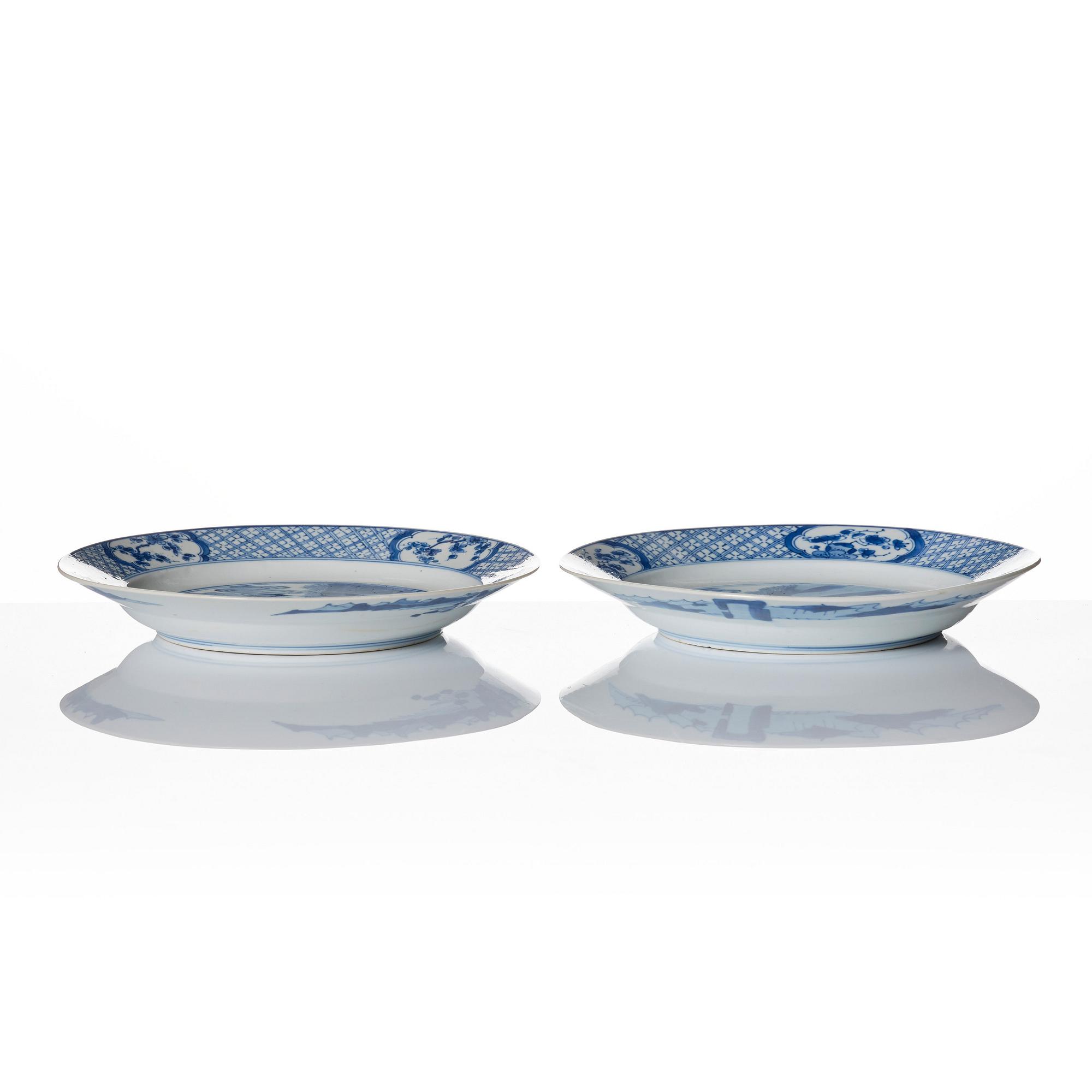 A pair of blue and white plates, Qing dynasty, Kangxi (1662-1722).
